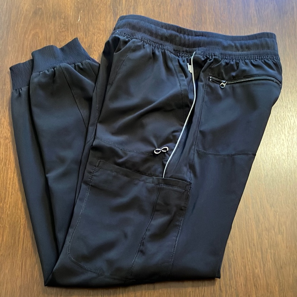Women’s Cherokee Infinity jogger style scrub pants, size XS Tall